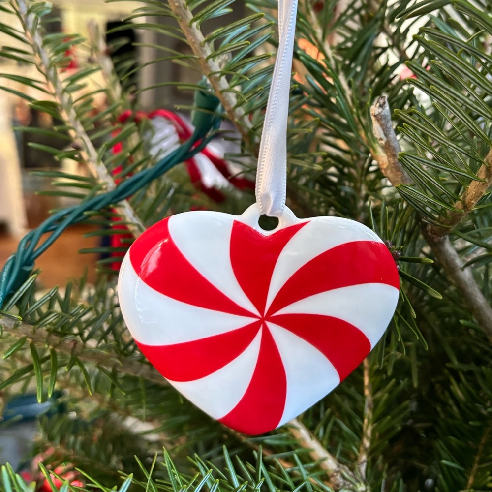 🌹RARE Tiffany & Co Red and White Striped Porcelain Heart Ornament